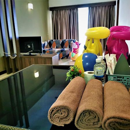 B - Lagoon Water Themepark Suite Melaka Town Buitenkant foto