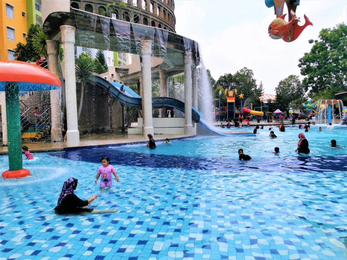 B - Lagoon Water Themepark Suite Melaka Town Buitenkant foto