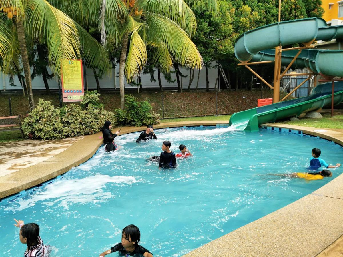 B - Lagoon Water Themepark Suite Melaka Town Buitenkant foto