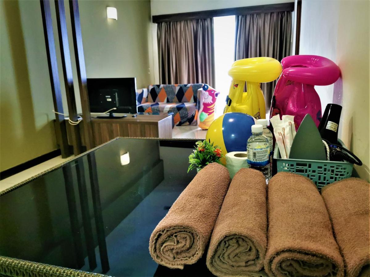 B - Lagoon Water Themepark Suite Melaka Town Buitenkant foto